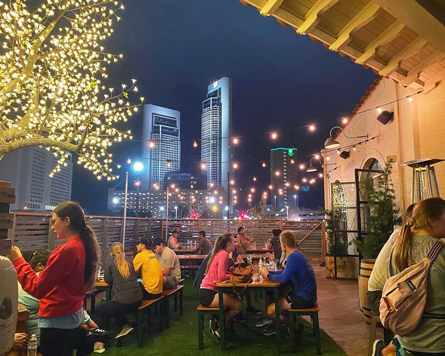 Where to Go at Night? Corpus Christi Nightlife Guide for First-Time Visitors